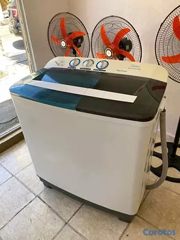 electrodomesticos - Se vende de oportunidad semi nueva lavadora Midea de 26 libras con garantias 