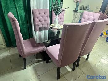muebles y colchones - Comedor de vidrio con 6 sillas en buen estado.