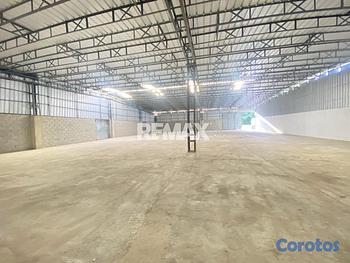 oficinas y locales comerciales - Nave industrial de 900mt2 en alquiler en Los Giras