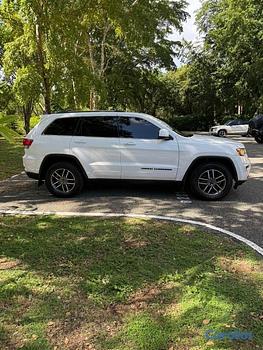 jeepetas y camionetas - JEEP GRAND CHEROKEE LAREDO 2020
