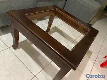 muebles y colchones - Mesita de sala en caoba, con su cristal incluido. 