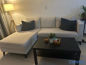 muebles y colchones - Sofá moderno + mesa de centro – Buen estado