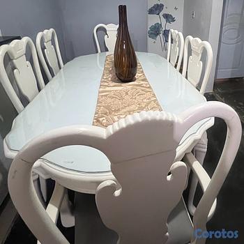 muebles y colchones - Comedor, butacas y mesa de centro.