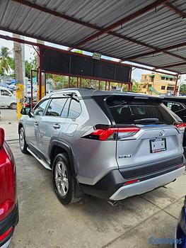 jeepetas y camionetas - Toyota rav4 LE 2023