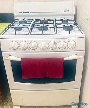 electrodomesticos - Estufa nedoca de 6 quemadores  ligeramente negociable 