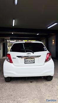 carros - TOYOTA VITZ 2013 