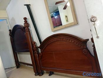 muebles y colchones - Vendo base cama caoba puro queen de 60 
