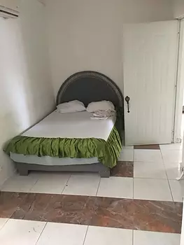 habitaciones y viviendas compartidas - Alquiler Habitación Amueblada próximo a la calle Bolivar, Gazcue, Santo Domingo