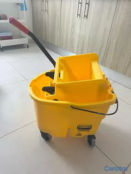 herramientas, jardines y exterior - cubeta con escurridor WaveBrake® 2.0 de Rubbermaid para limpieza de suelos