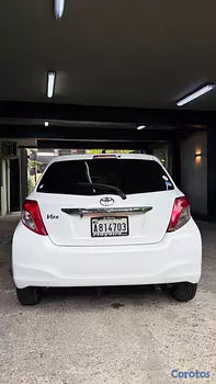 carros - TOYOTA VITZ 2013 