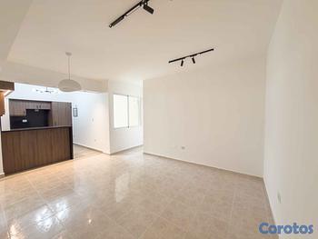 apartamentos - Apto remodelado en Piantini de 2 habitaciones, 2 b