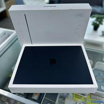 computadoras y laptops - Macbook Air 2023 15.3" chip m2 512gb 8gb ram en buenas condiciones