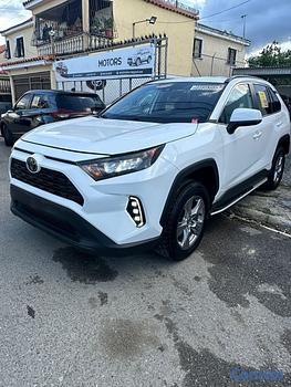 jeepetas y camionetas - Toyota Rav4 LE 2020