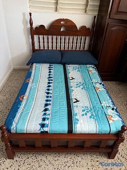 muebles y colchones - Cama queen en caoba original, incluye colchón.