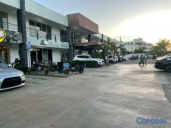 oficinas y locales comerciales - Local rentable en plaza de alto flujo junto a Brav