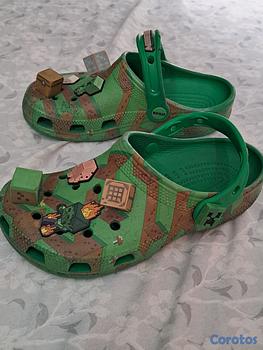 ropa y zapatos - Crocs de Minecraft