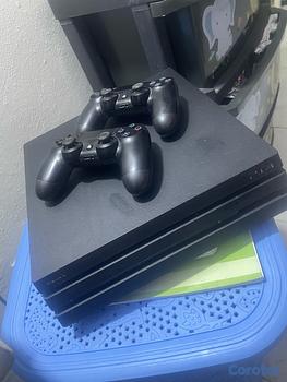 consolas y videojuegos - Ps4 Pro de 874.8 GB + 2 Mandos + 11 Juegos Físicos + 31 Juegos Digotales