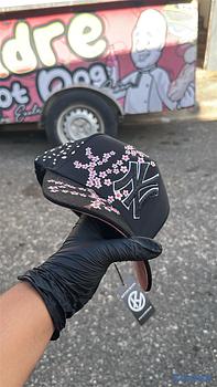 ropa para hombre - Gorra Original New Era NY Sakura Negra 🌸🖤