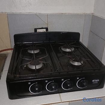 cocina - vendo estufa mesa  y tanque de gas como semi nuevo más 4 sillas plástica.