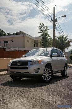 jeepetas y camionetas - TOYOA RAV4