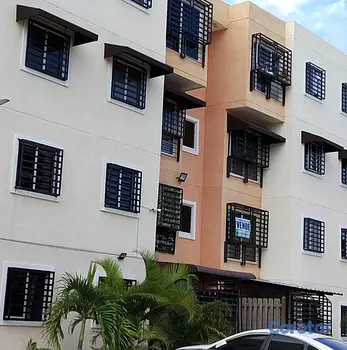 apartamentos - Segundo piso de tres habitaciones en San Isidro