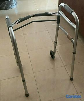 Salud y Equipamiento Médico - VENDO ANDADOR NUEVO