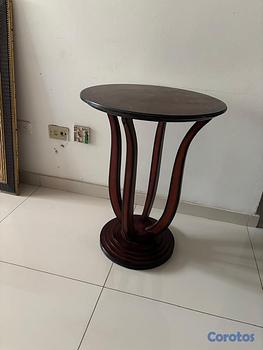 muebles y colchones - Mesa lateral de madera con patas curvas