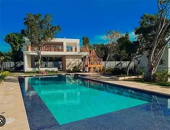 casas vacacionales y villas - Venta de Villa lujosa con piscina en punta cana zona turística