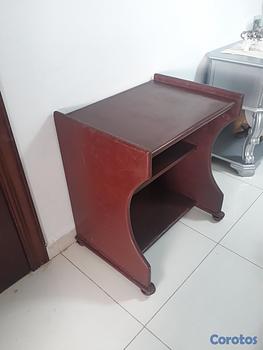 muebles y colchones - Vendo mesa para computadora y demas
