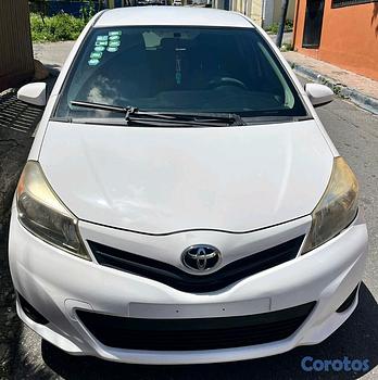 carros - Toyota yaris 2012