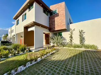 casas - Se vende casa de dos niveles en Ciudad Modelo