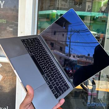 computadoras y laptops - MacBooks 💻 2017 i7 512GB 