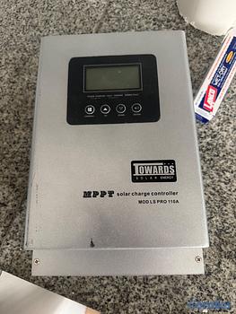 accesorios para electronica - controlador de carga solar MPPT. En la carcasa se 