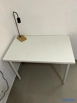 muebles y colchones - Se vende escritorio blanco para trabajar o estudia