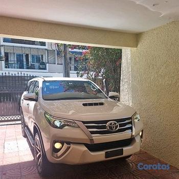 jeepetas y camionetas - 2017 Toyota Fortuner SRV