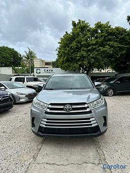 jeepetas y camionetas - Toyota Highlander LE 2019