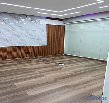 oficinas y locales comerciales - 100 MTS OFICINA 2DO NIVEL EN LA ROMULO EXCELENTE DISTRIBUCIÓN Y UBICACIÓN 