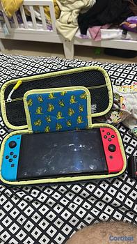 consolas y videojuegos - vendo Nintendo switch oled año 2023 poco uso como nueva + 256GB memoria original